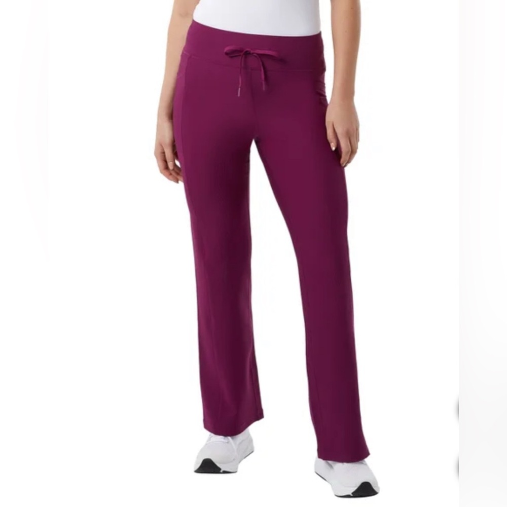 NWT- 32 Degrees Women’s Active Semi-Flare Pant ✨